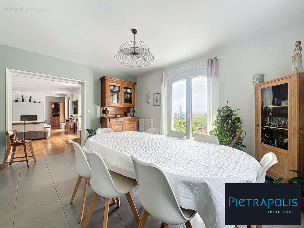 Maison 313 m² à Daix  - photo 7