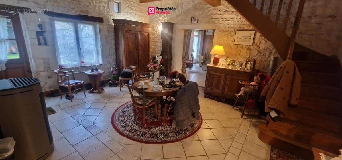 Maison à MEUSNES