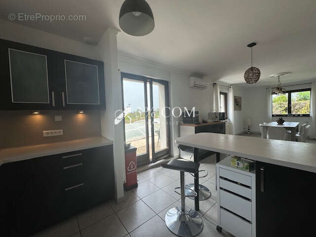 3%COM Belle maison avec 4 chambres- piscine et double garage - photo 7
