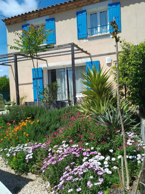 Maison à MOURIES