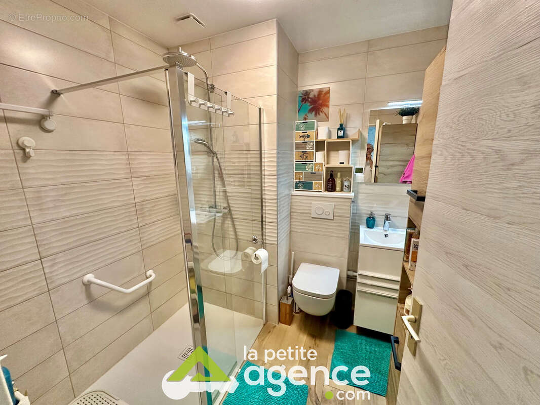 Bourges, dans impasse, au calme, maison rénovée de 102 m2, climatisée avec garage et jardinet. - photo 11