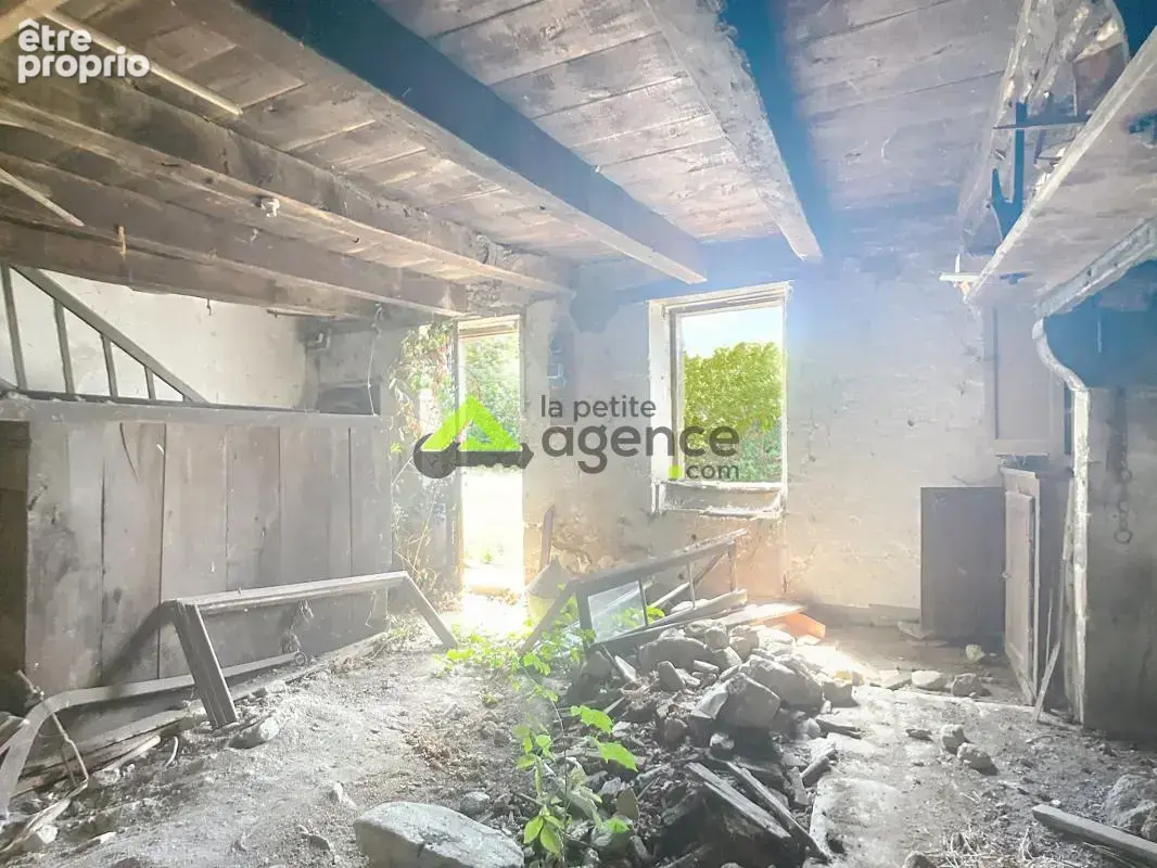 Maison en pierre à rénover entièrement   Terrain 440 m2   En - photo 4