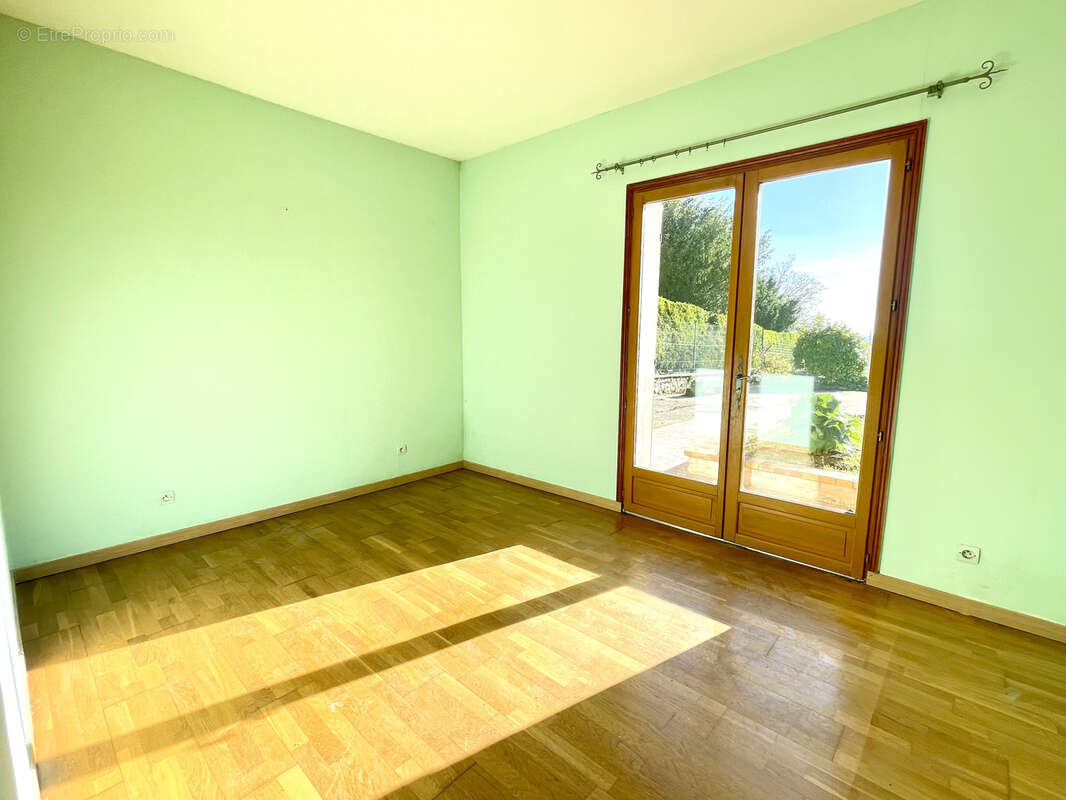 Pavillon de plain pied avec vue degagee// superbe terrain arboré // piscine - photo 14