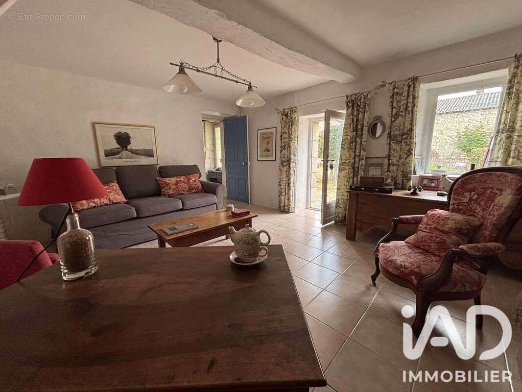 Maison 142 m² à La Roche-Rigault  - photo 8