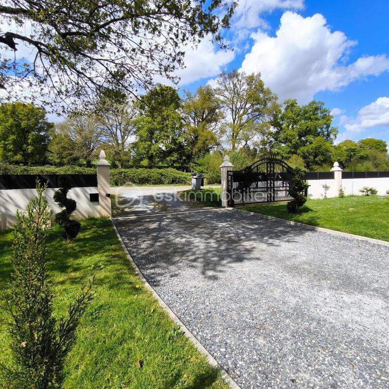 Maison à LE GENEST-SAINT-ISLE