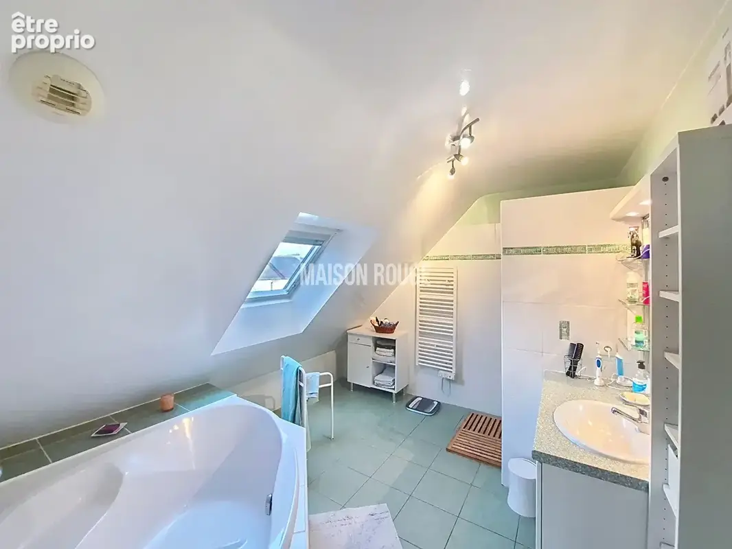 Maison familiale de 144 m² sur un terrain paysagé de 677 m² - photo 20