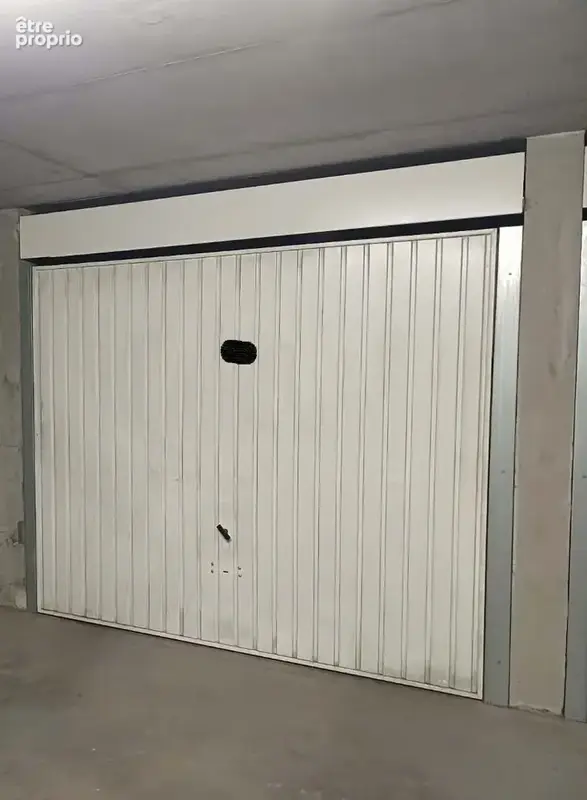 Grand garage en box en sous-sol _ Proche Monplaisir Lyon 8e - photo 3