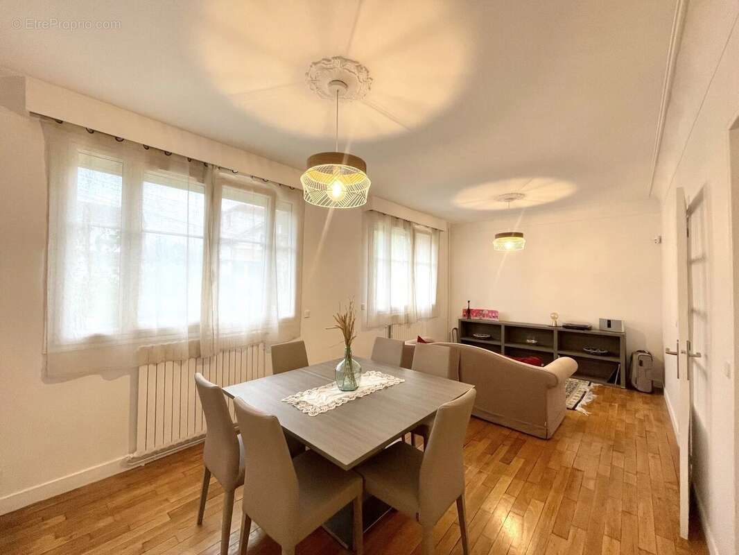 Maison à VERRIERES-LE-BUISSON