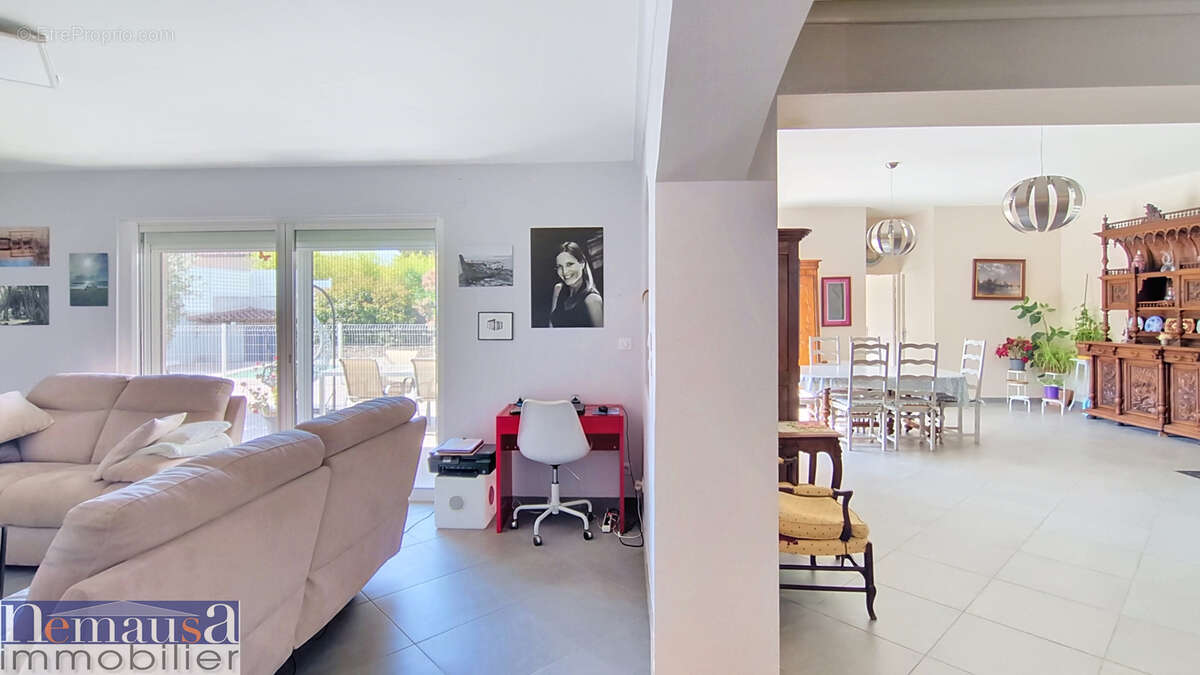 POULX, Villa contemporaine de plain-pied 156 m2, 4 chambres, Studio indépendant de 20m2, Piscine, DPE B - photo 8