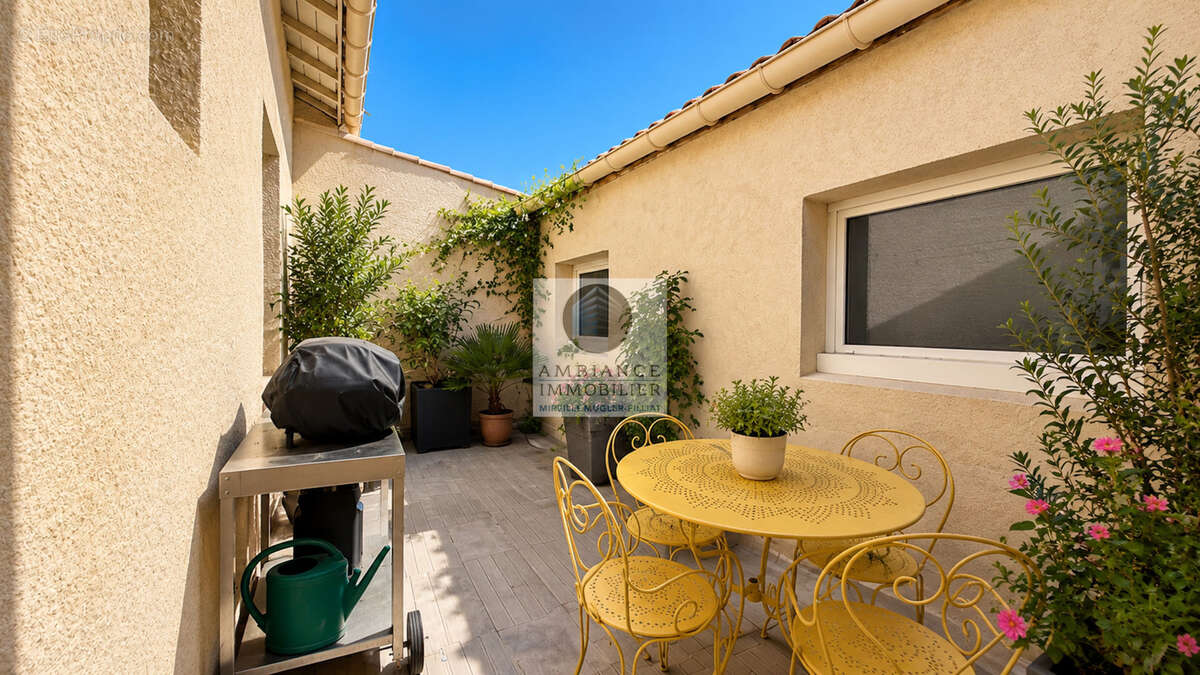 Maison de ville avec terrasse et grand garage Chateauvert - photo 11