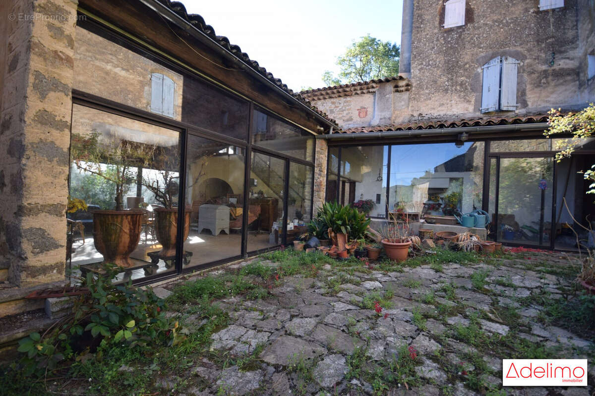 Maison 260 m² à Generargues  - photo 3