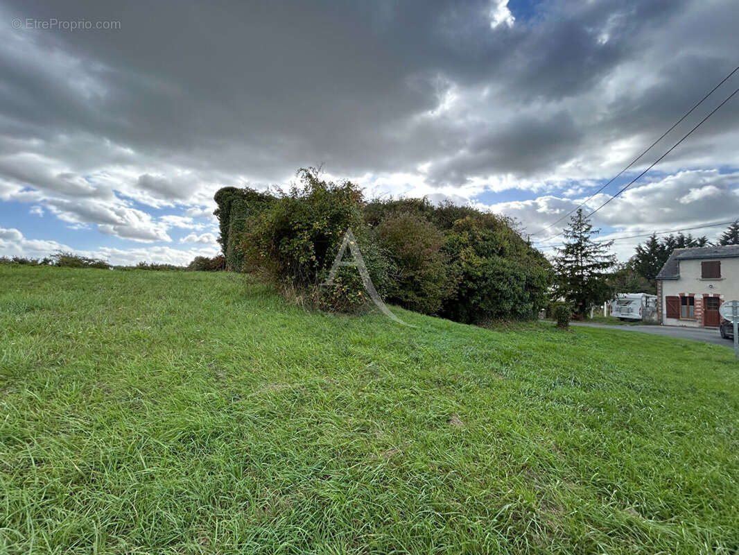 Terrain à LA POMMERAYE