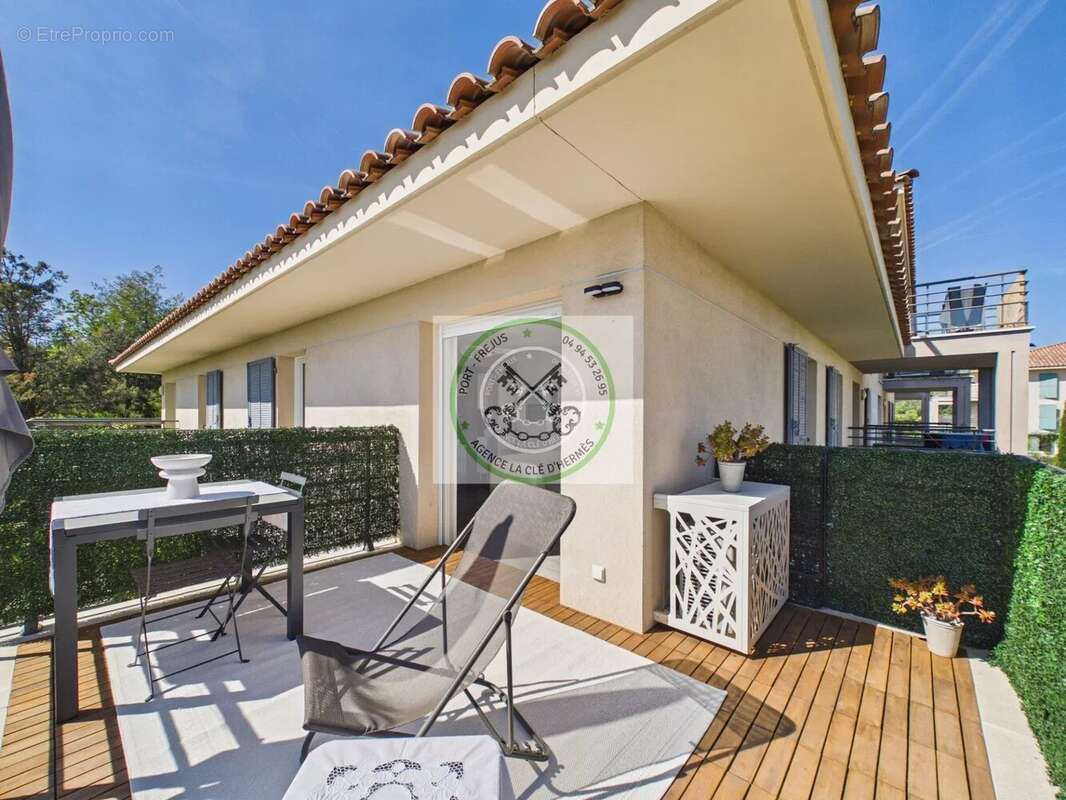 Appartement à ROQUEBRUNE-SUR-ARGENS