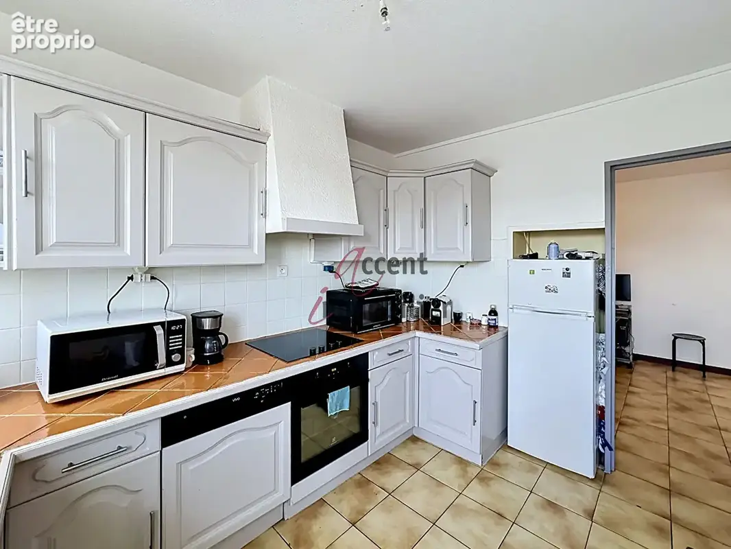 Salon De Provence bel appartement de type 3 de  78 m². - photo 6