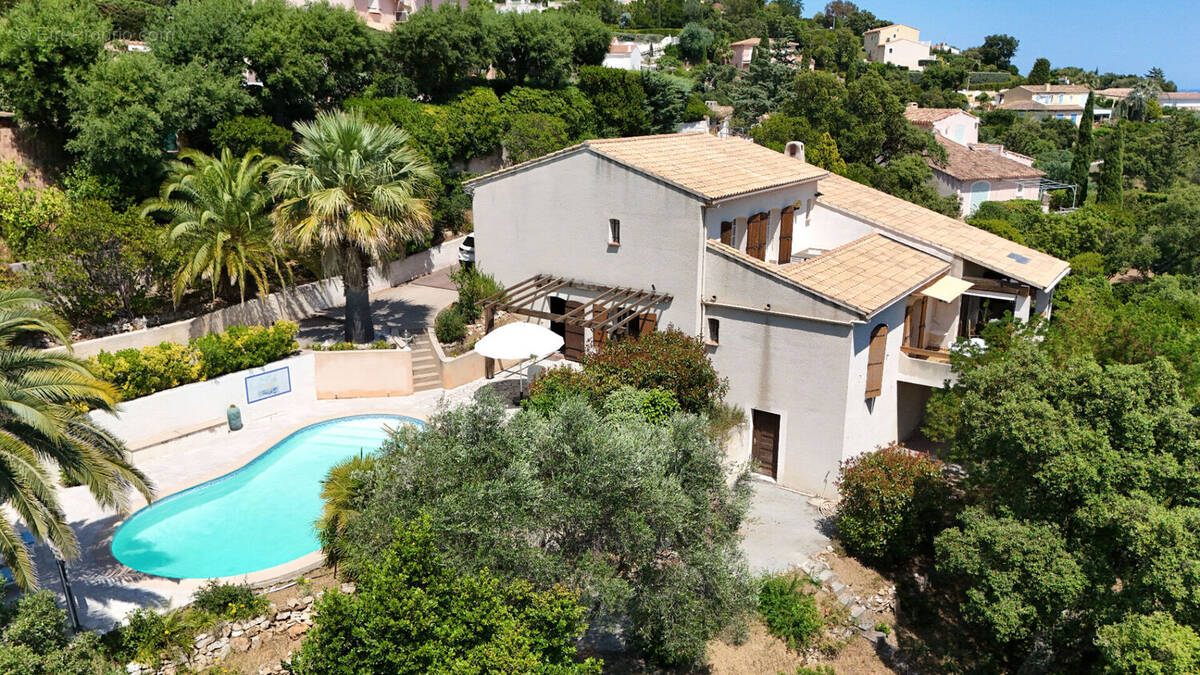 Maison à LES ISSAMBRES