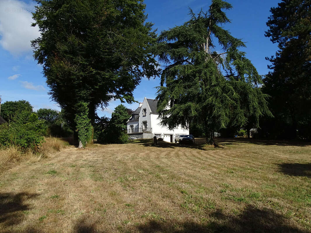 CÔTES-D'ARMOR.  Superbe demeure bretonne en pierre de 6 chambres avec 3 070 m² de jardin arboré au coeur de Locarn - photo 16