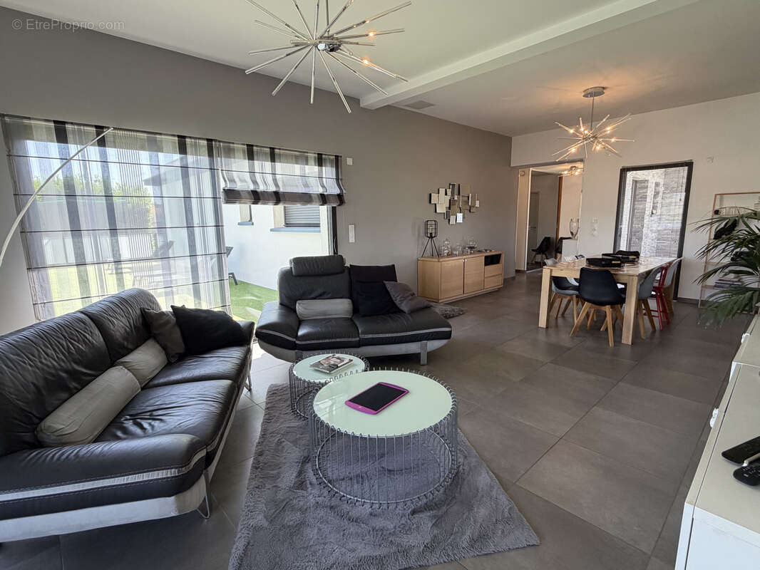 Issoire, magnifique maison moderne de 2015 sur les hauteurs, 155 m2 H, 4 chambres , DPE A, 4 sdb, piscine, dre - photo 9