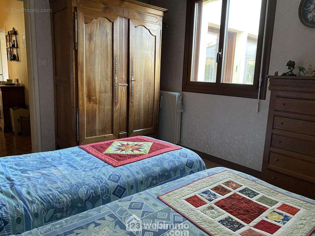 CHAMBRE RDC - Maison à LA ROCHE-SUR-YON