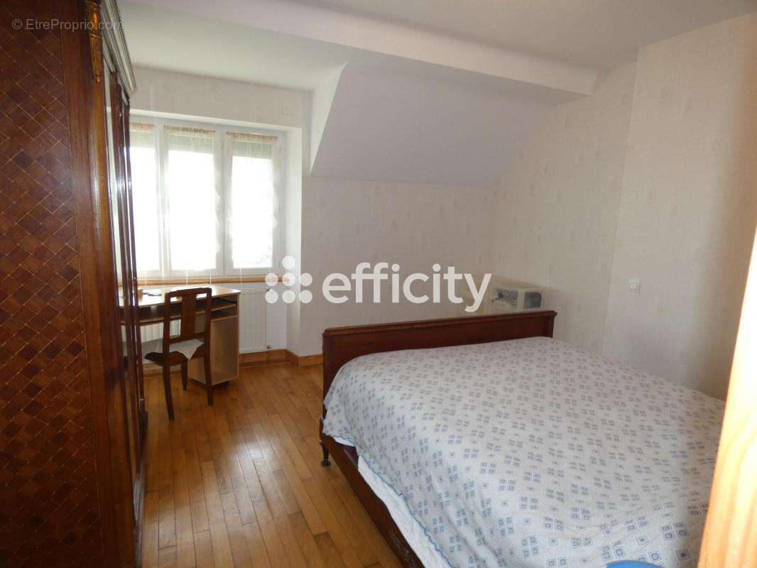 Maison à BELLENAVES