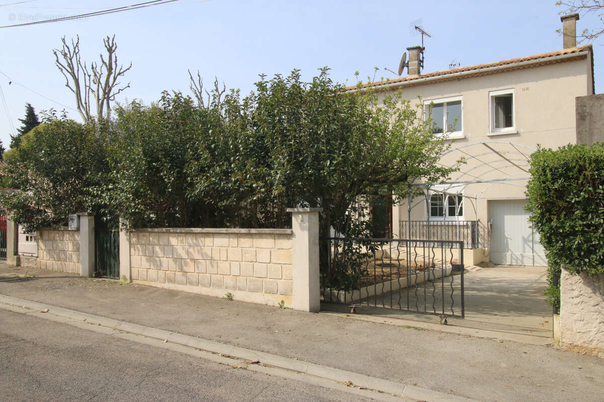 Maison à FONTVIEILLE