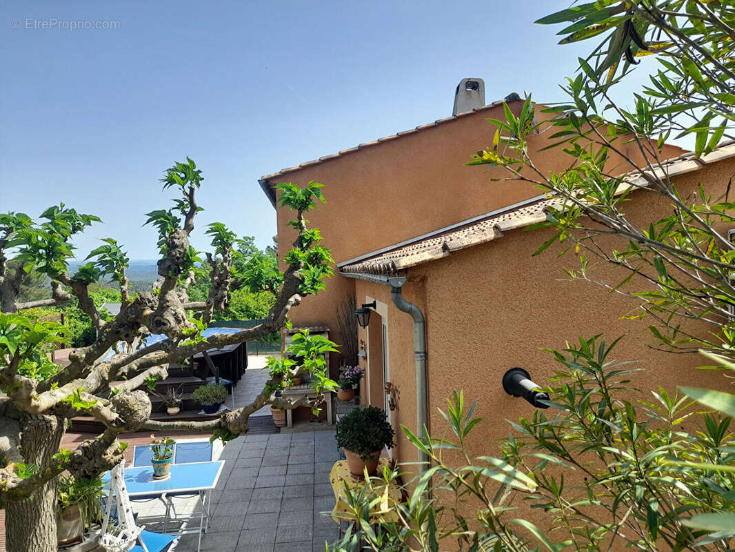 Le Thoronet : charmante villa au calme avec vue et piscine sur terrain clos - photo 4
