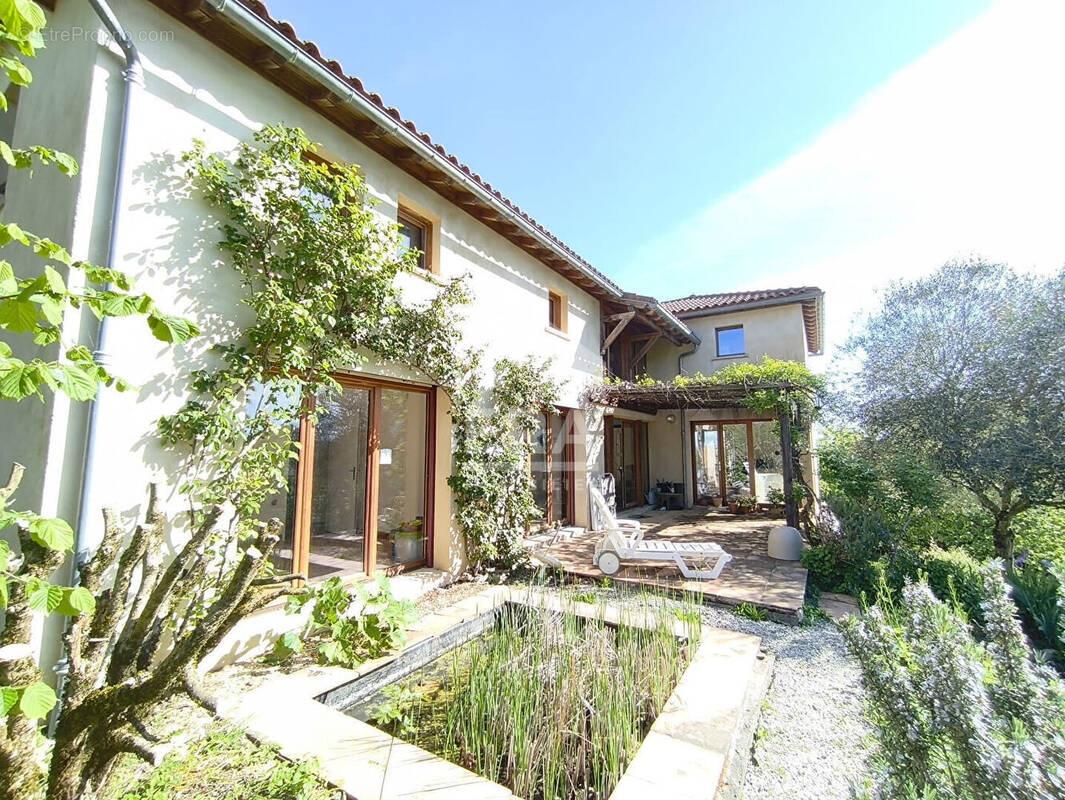 Maison à VIAZAC