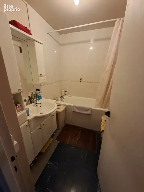 PAU T3 au Deuxième étage avec ascenseur, cave et locataire en place - photo 5
