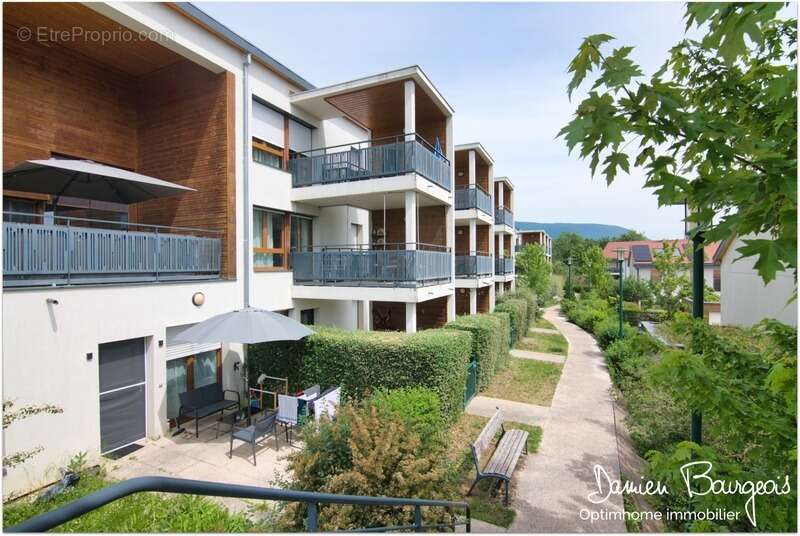 Appartement à ECHENEVEX