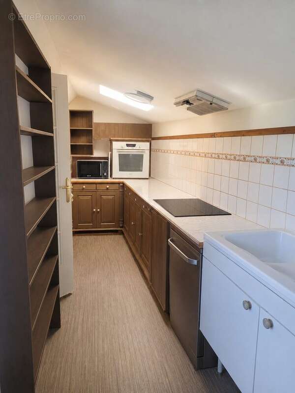Maison ancienne avec cuisine aménagée à vendre à Villettes 