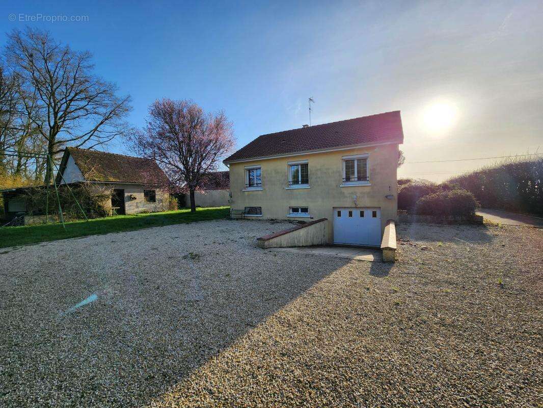 Maison à SARGE-SUR-BRAYE