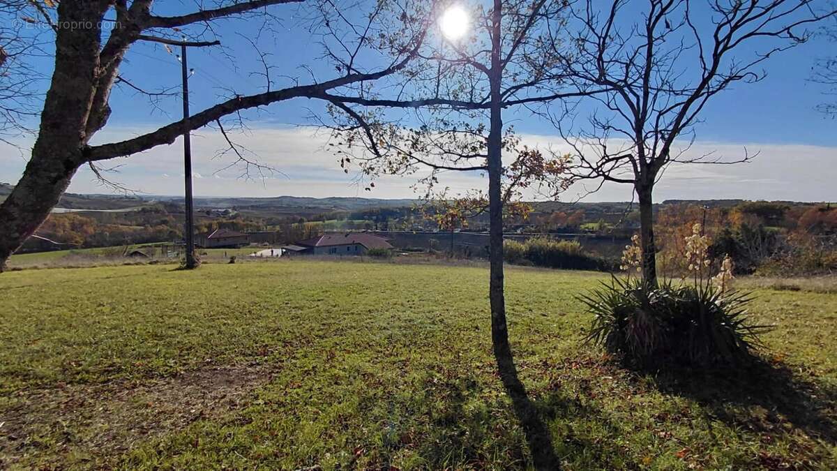 Terrain à MONTPEZAT-DE-QUERCY