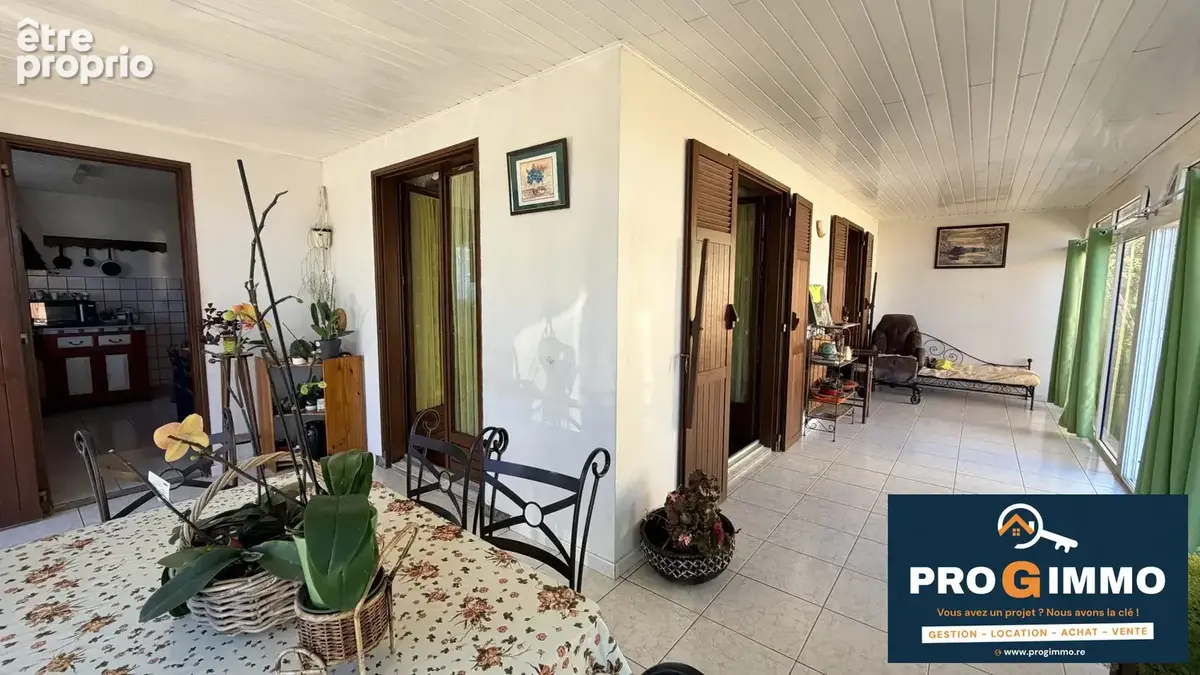 Maison 5 pièces 110 m² à vendre à Saint-Pierre (97418) - photo 2