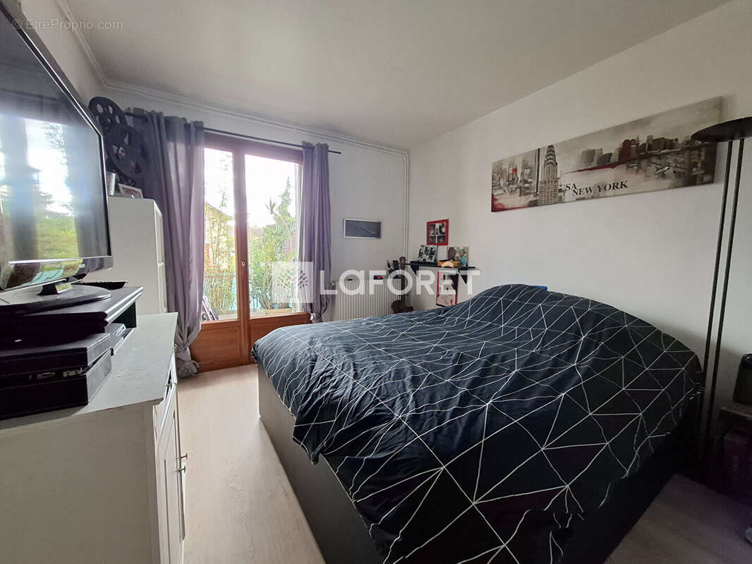 Appartement à LES PAVILLONS-SOUS-BOIS