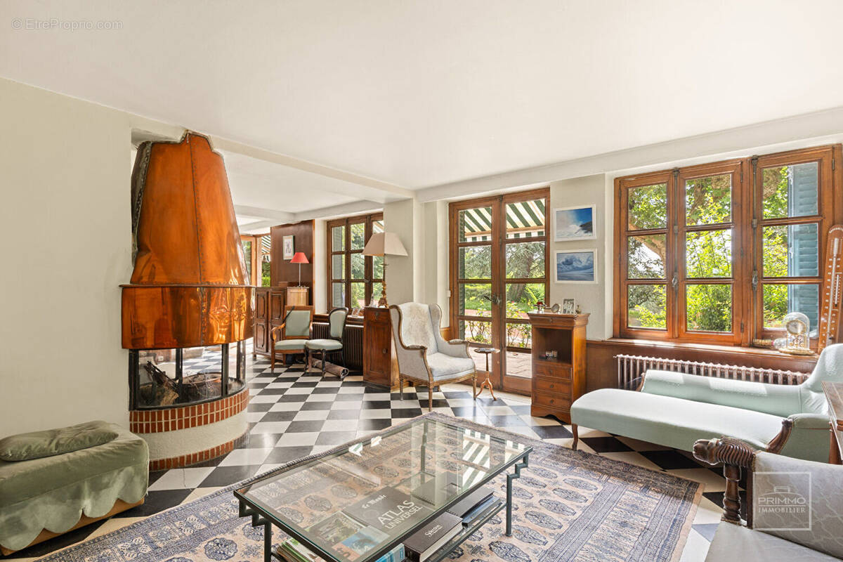 Maison à CHARBONNIERES-LES-BAINS