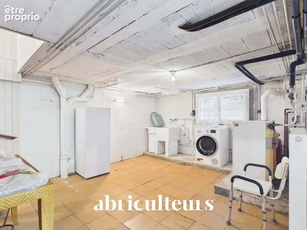 Spacieuse maison familiale de 160 m² sur parc arboré de 2 110 m² en vente – Quartier recherché du Teninio à Vannes (56000) - photo 17