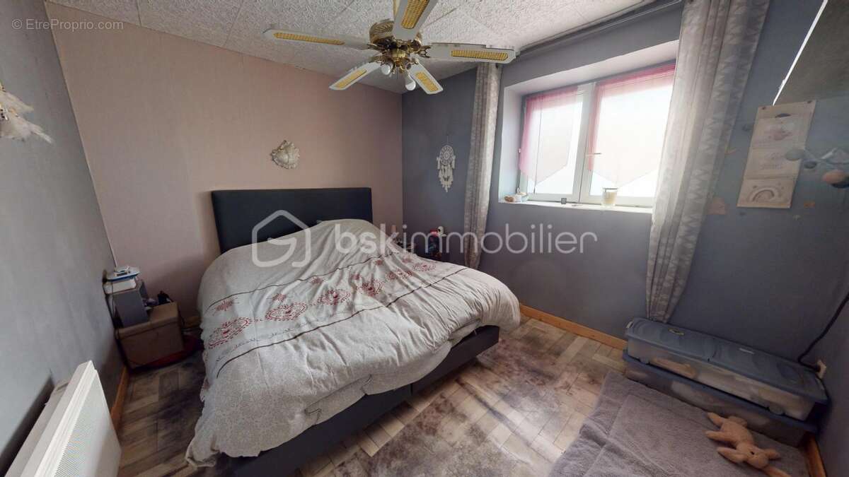 Maison à COURCELLES