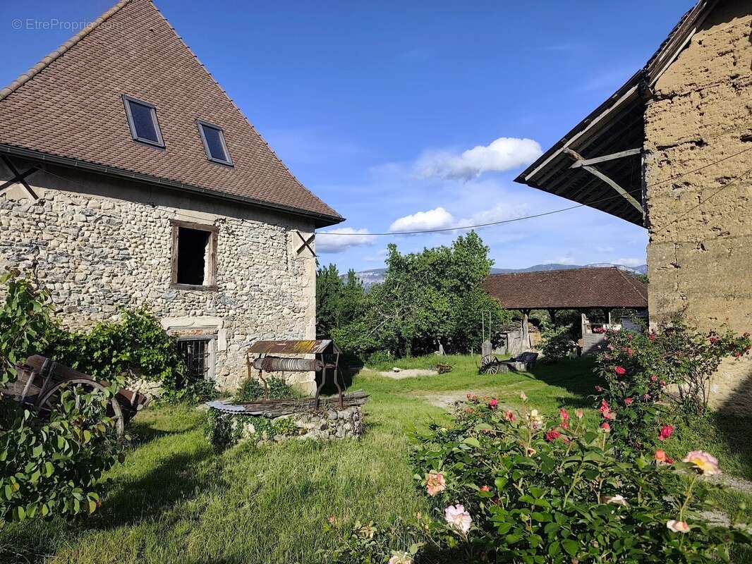 Appartement à SAINT-JEAN-D'AVELANNE