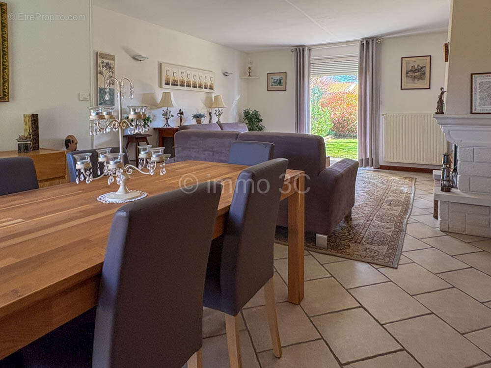 Maison à SAUZE-VAUSSAIS