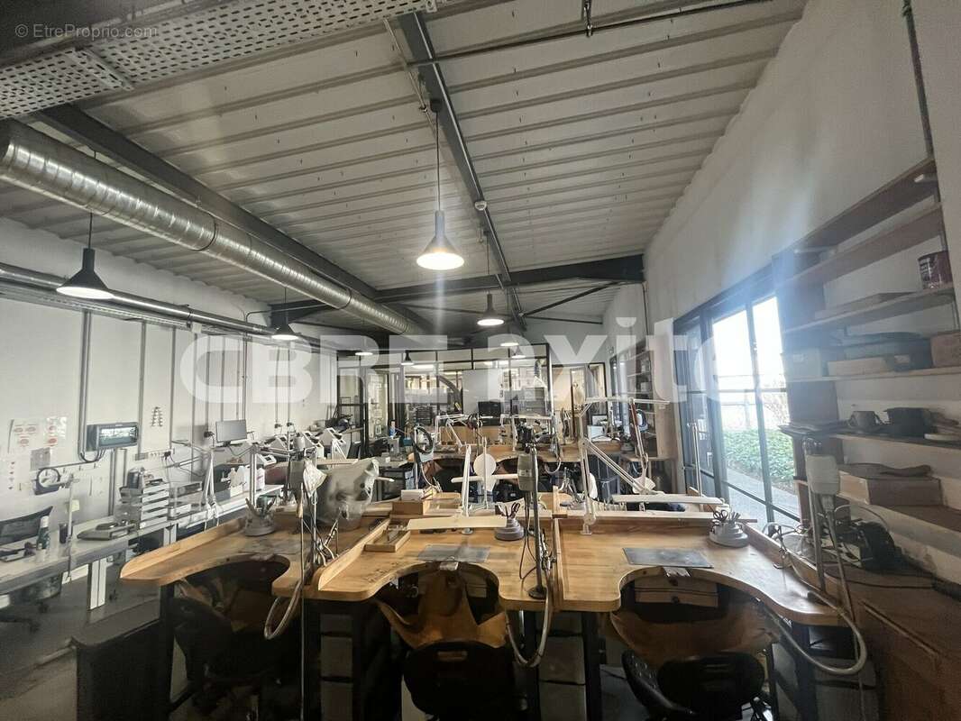 436 m² à Bourg-Les-Valence  - photo 7