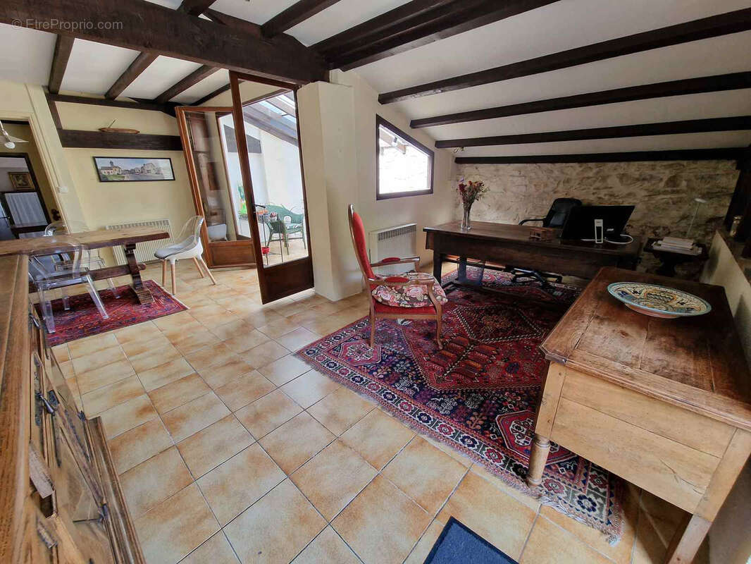 Charmante maison en pierre avec 3 garages dans un beau parc arboré - photo 16