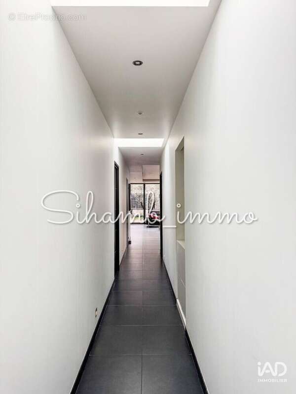 Photo 8 - Commerce à SAINT-MAUR-DES-FOSSES