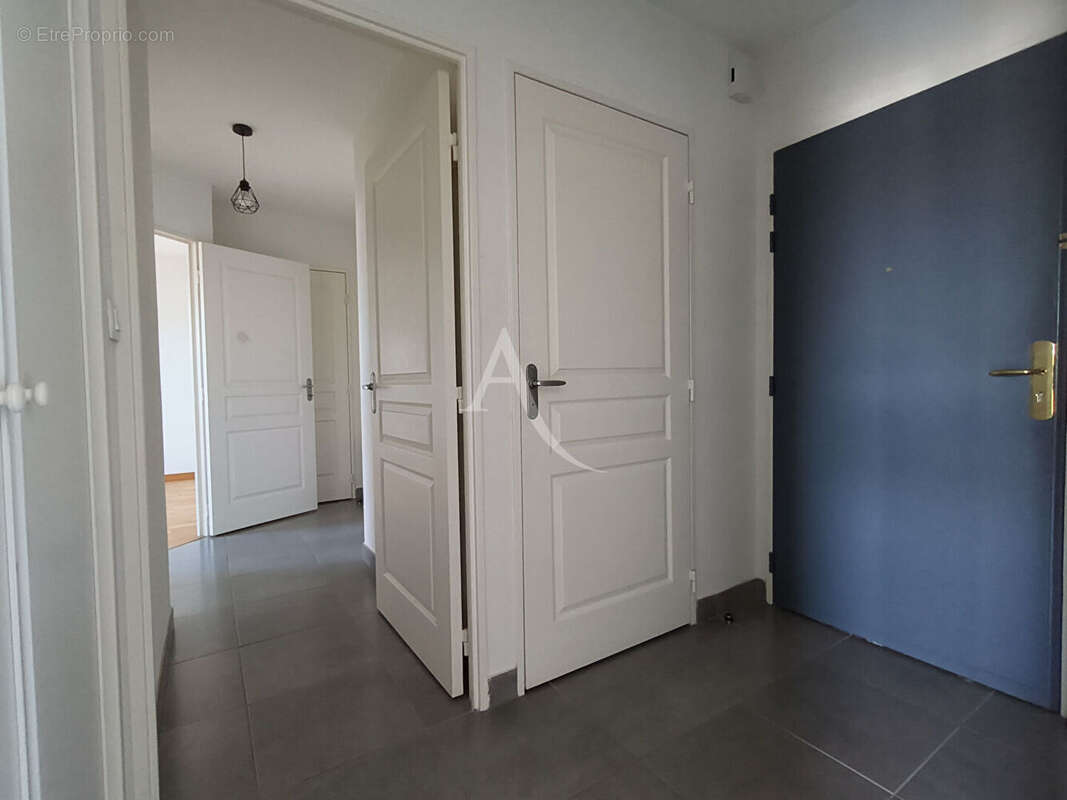 Appartement à COULAINES