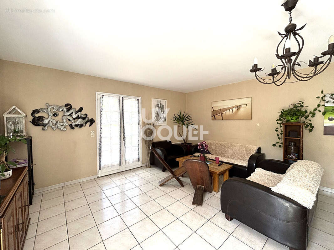 Appartement à SAINT-JULIEN-EN-BORN