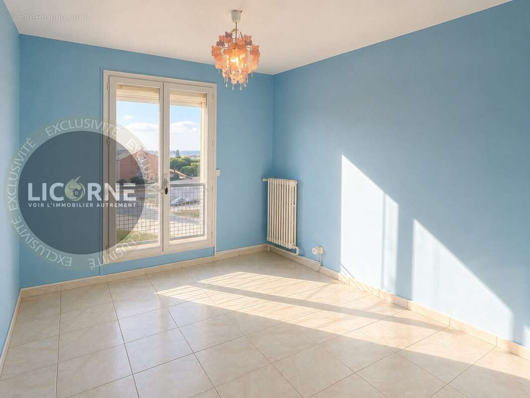 Chambre 1 - Appartement à MARSEILLE-12E