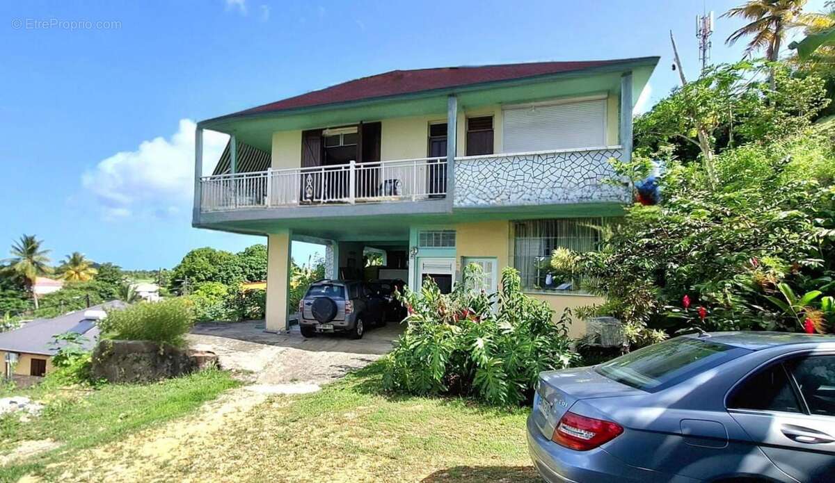 Maison à LES ABYMES