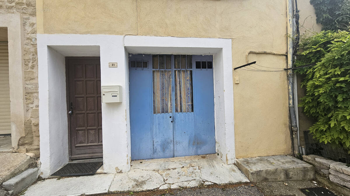 Parking à MORMOIRON