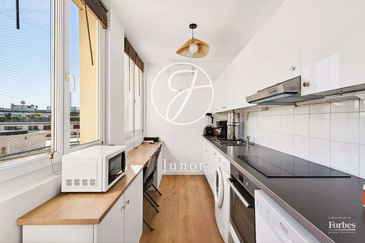 Paris 16e  - FOCH - Appartement d’exception à vendre - 3 pièces -  84,84m² Carrez / 89,15m² au sol - dernier étage -2 chambres - - photo 5