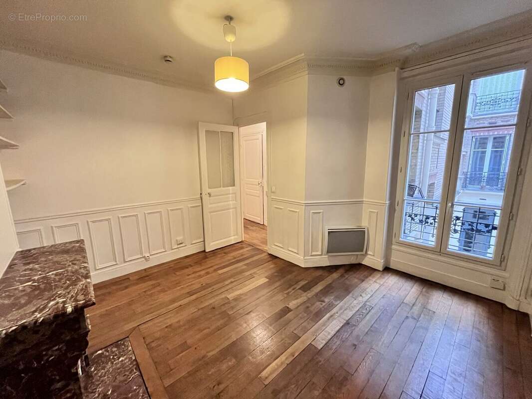 Salon - Appartement à PARIS-11E