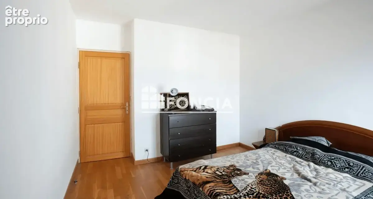 Grand appartement t2 au dernier étage avec cave et parking - photo 6