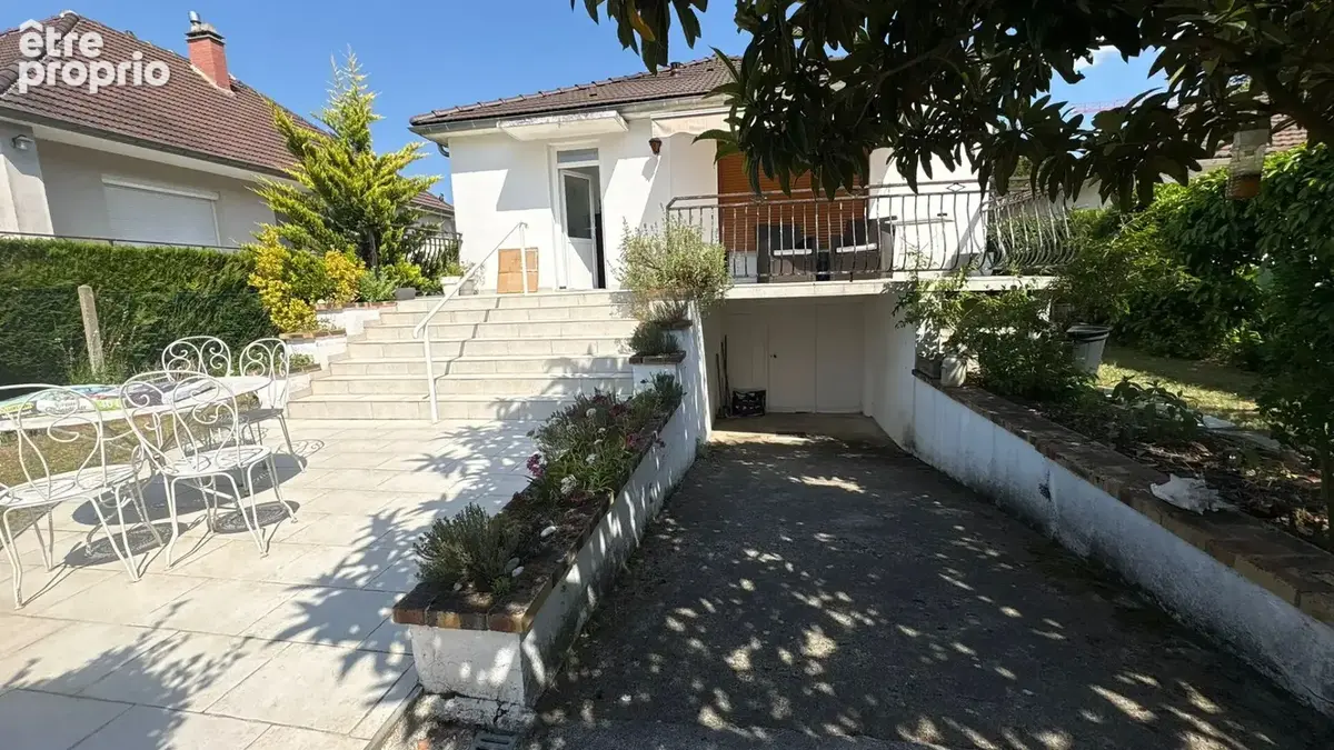 Charmante maison de 60 m² sur sous sol total  plein centre ville à Lamorlaye ! sur 450 m² de terrain clos et arboré !!! - photo 2